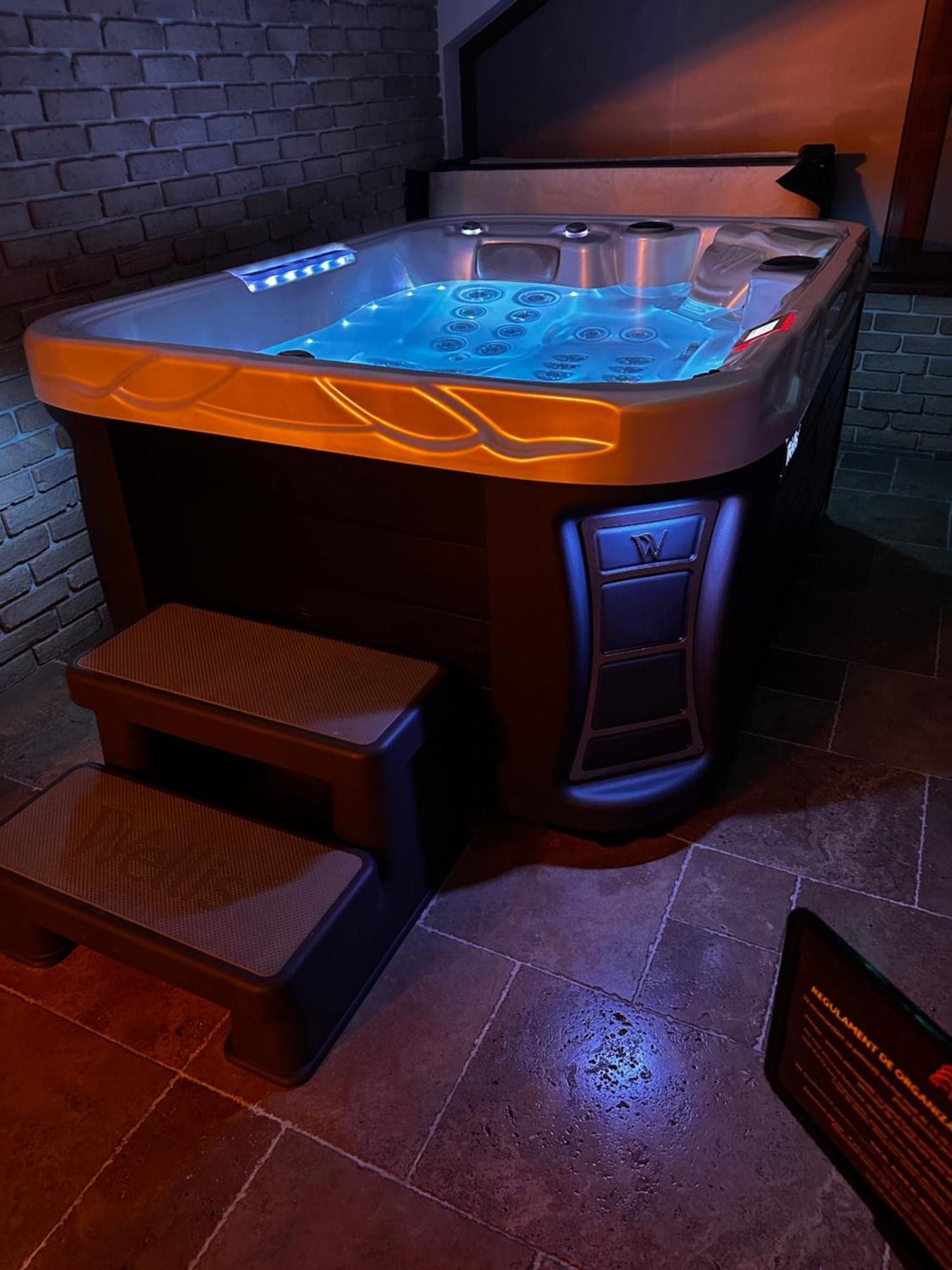 The Residence Central Jacuzzi Boutique (Adults Only) Клуж-Напока Экстерьер фото