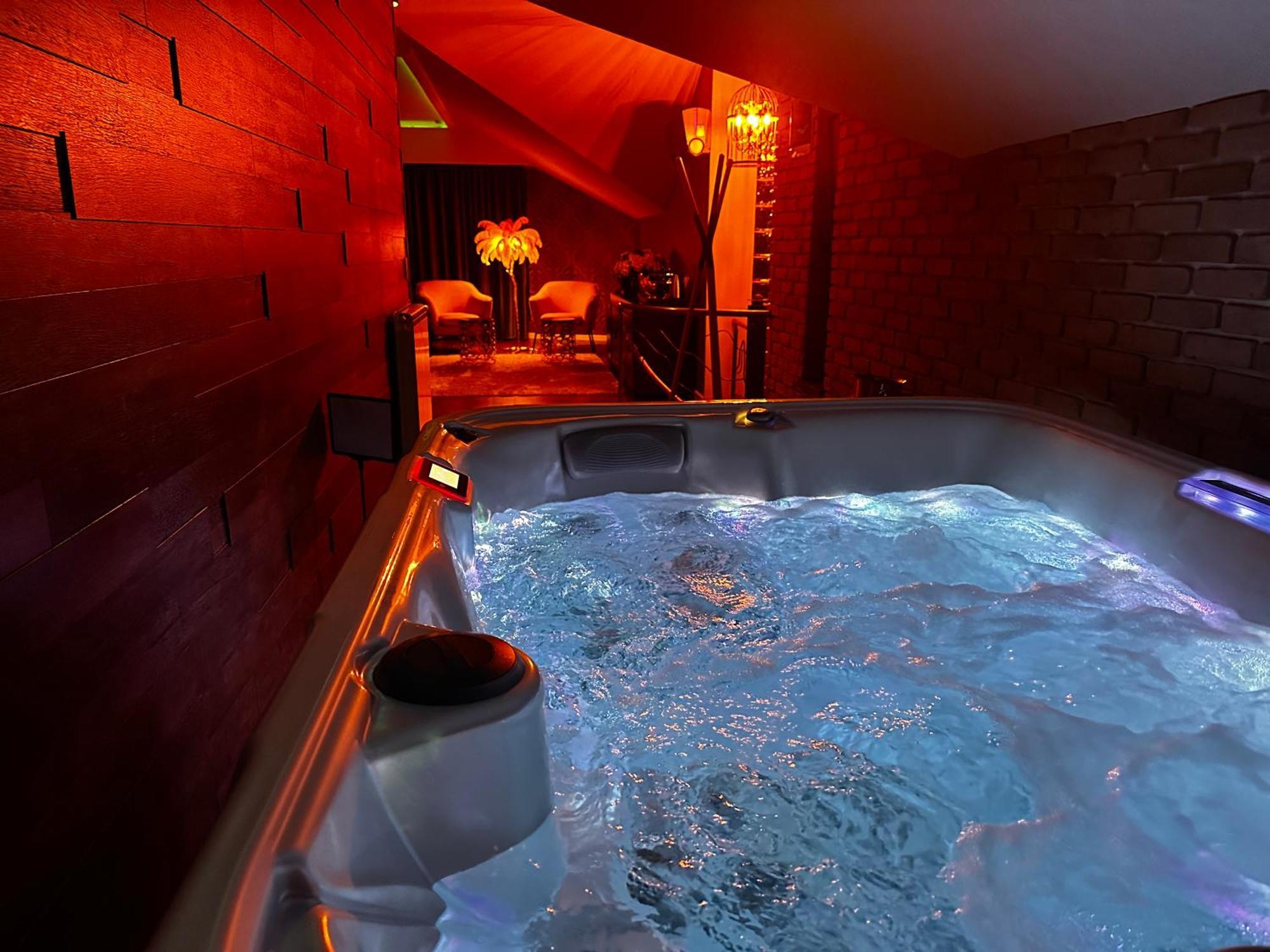 The Residence Central Jacuzzi Boutique (Adults Only) Клуж-Напока Экстерьер фото