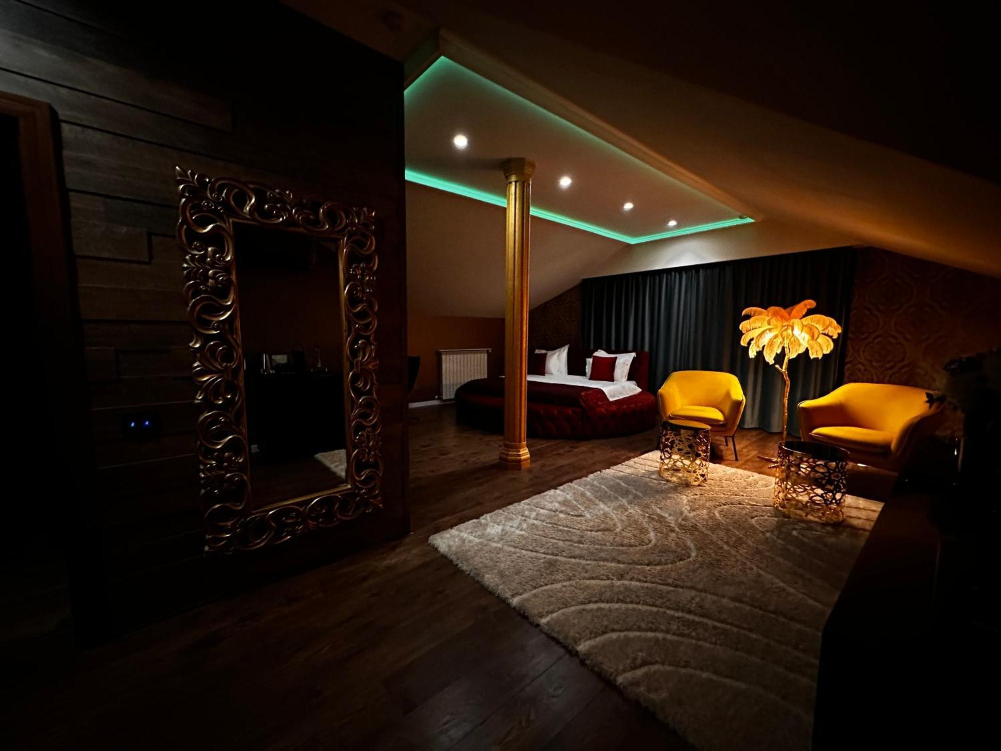 The Residence Central Jacuzzi Boutique (Adults Only) Клуж-Напока Экстерьер фото