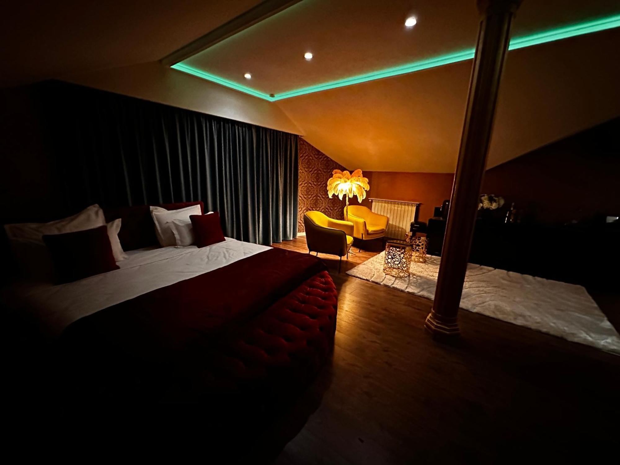 The Residence Central Jacuzzi Boutique (Adults Only) Клуж-Напока Экстерьер фото