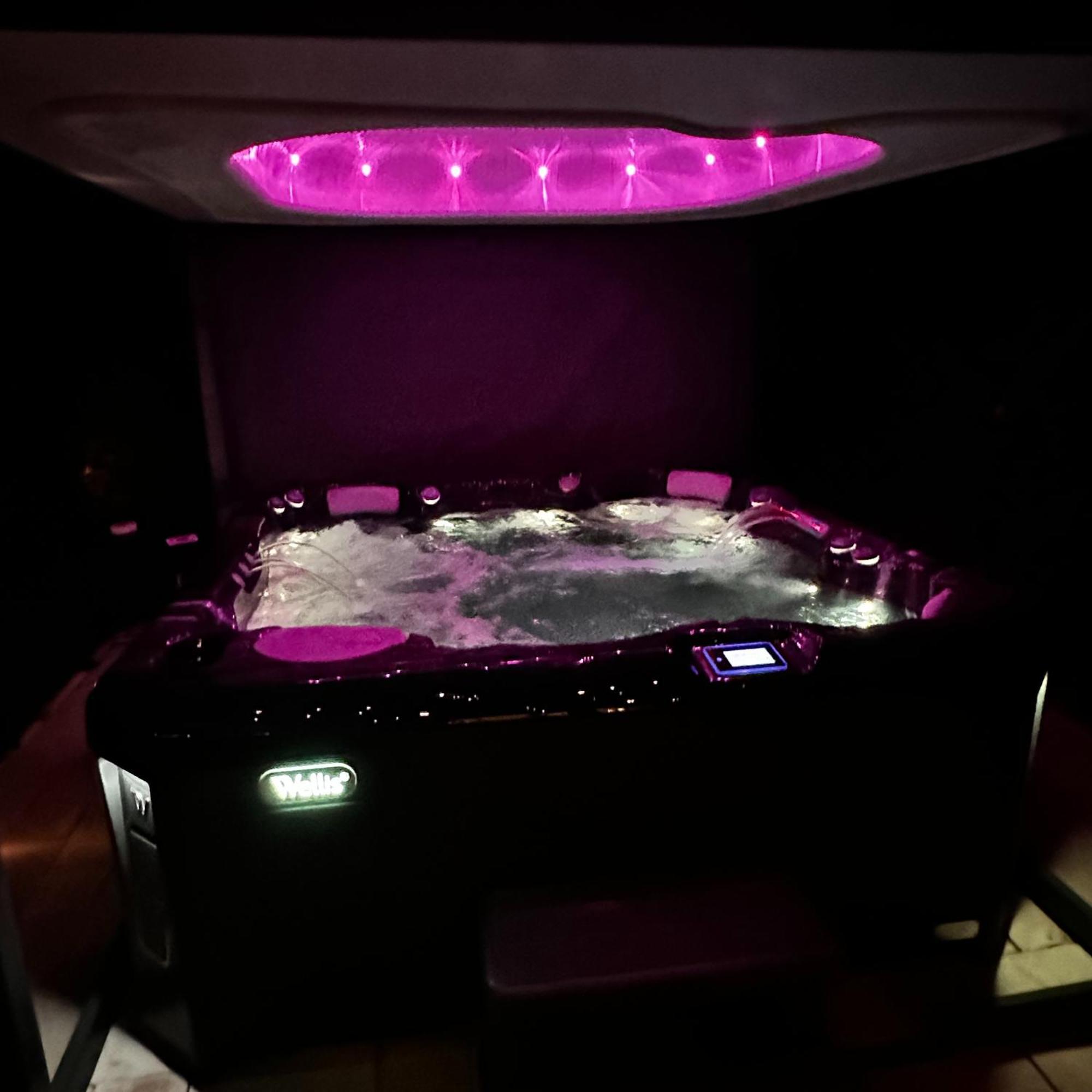 The Residence Central Jacuzzi Boutique (Adults Only) Клуж-Напока Экстерьер фото