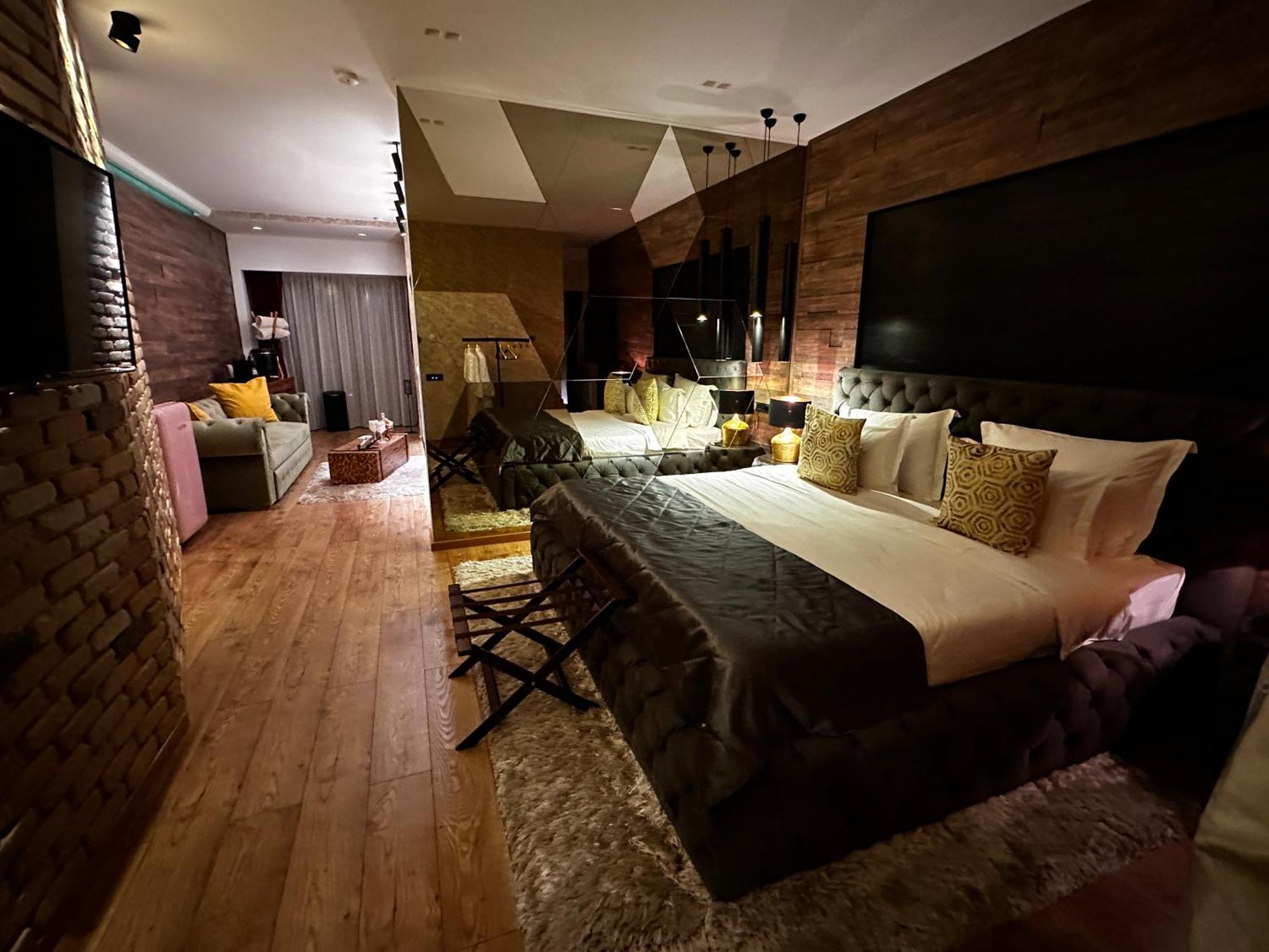 The Residence Central Jacuzzi Boutique (Adults Only) Клуж-Напока Экстерьер фото